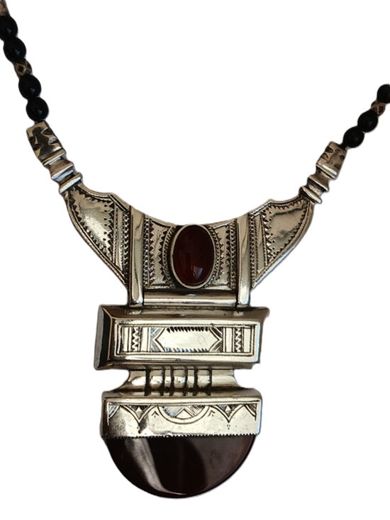 Tuareg necklace in silver and agate stone