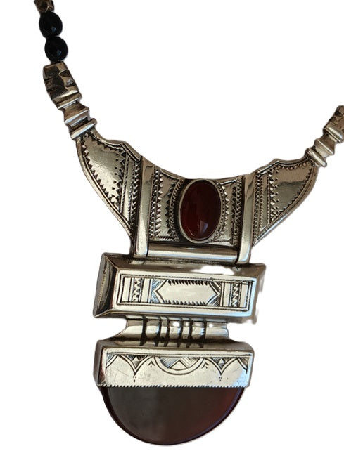 Tuareg necklace in silver and agate stone