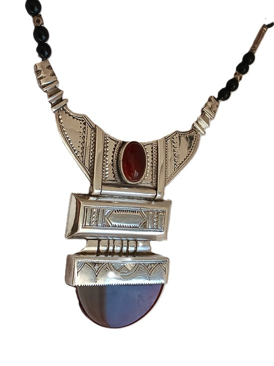 Tuareg necklace in silver and agate stone