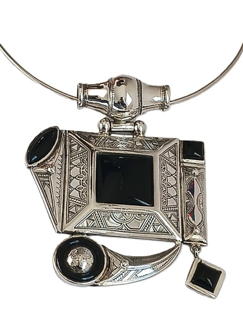 Tuareg necklace in silver and agate stone