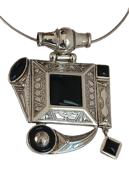 Tuareg necklace in silver and agate stone