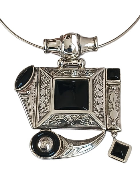 Tuareg necklace in silver and agate stone