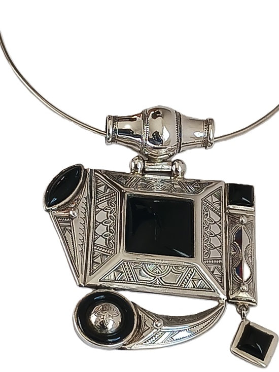 Tuareg necklace in silver and agate stone