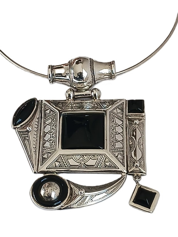 Tuareg necklace in silver and agate stone
