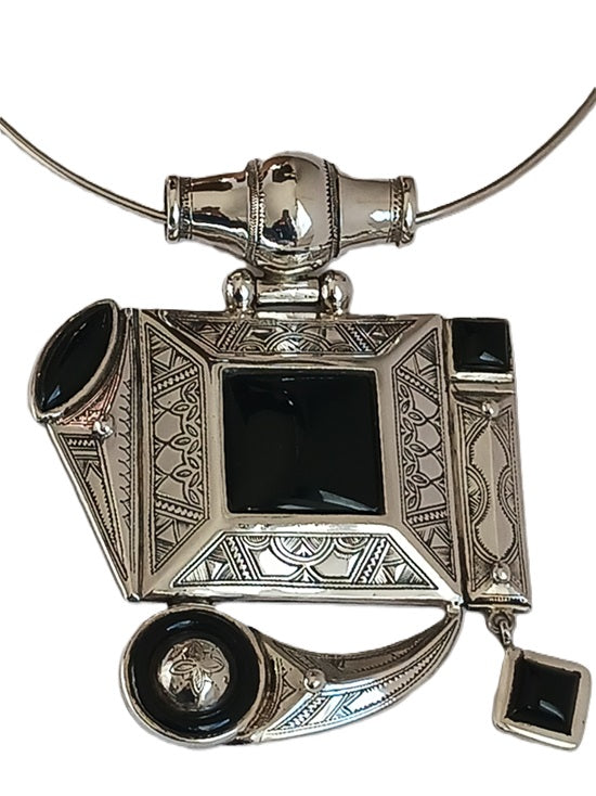 Tuareg necklace in silver and agate stone