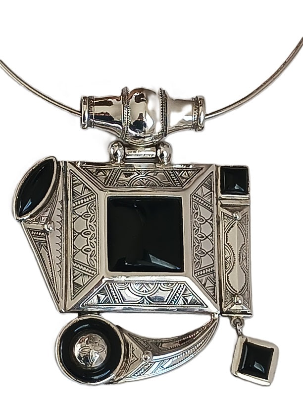 Tuareg necklace in silver and agate stone