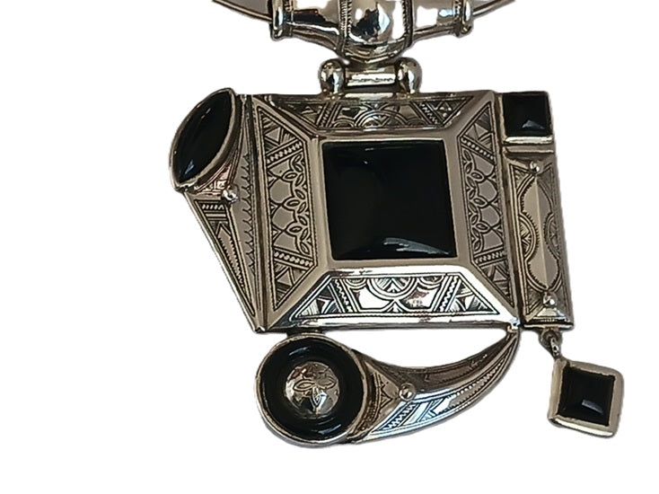 Tuareg necklace in silver and agate stone