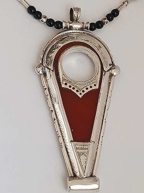 Tuareg necklace in silver and agate stone