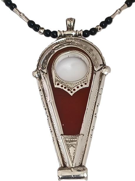 Tuareg necklace in silver and agate stone