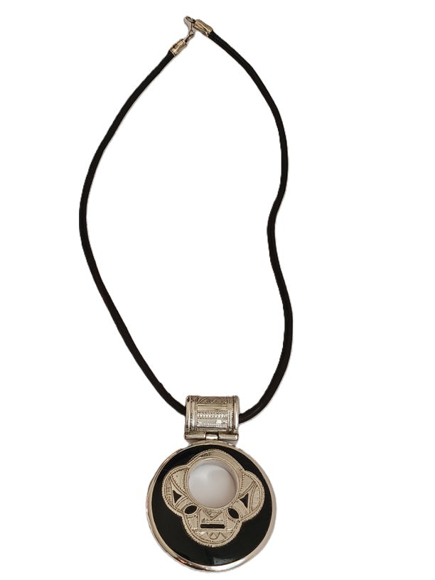 Tuareg necklace in silver and agate stone