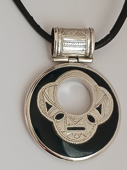 Tuareg necklace in silver and agate stone