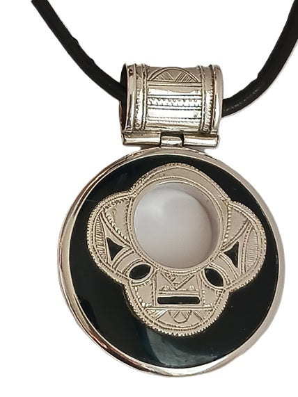 Tuareg necklace in silver and agate stone