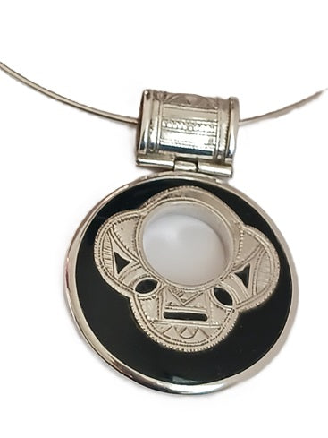 Tuareg necklace in silver and agate stone