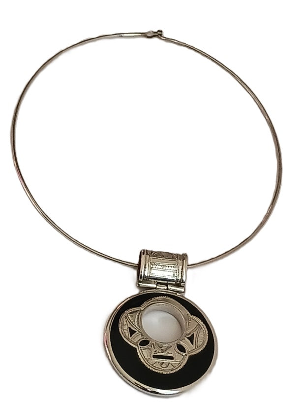Tuareg necklace in silver and agate stone