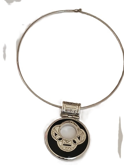 Tuareg necklace in silver and agate stone
