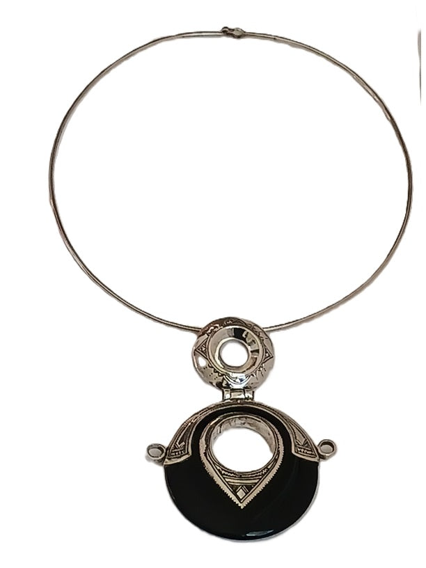 Tuareg necklace in silver and agate stone