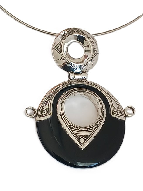 Tuareg necklace in silver and agate stone