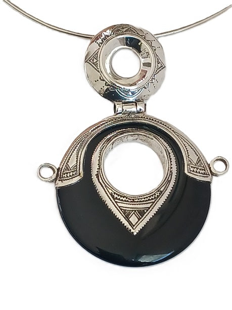 Tuareg necklace in silver and agate stone