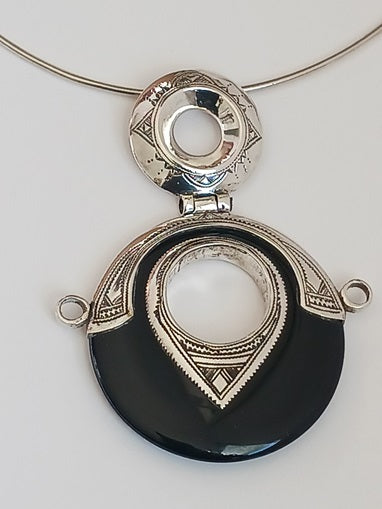 Tuareg necklace in silver and agate stone
