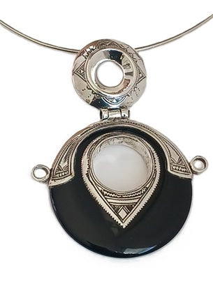 Tuareg necklace in silver and agate stone