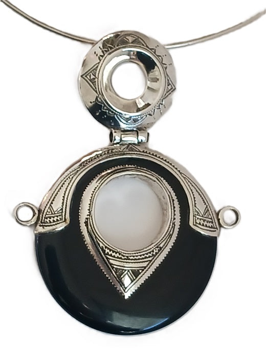 Tuareg necklace in silver and agate stone
