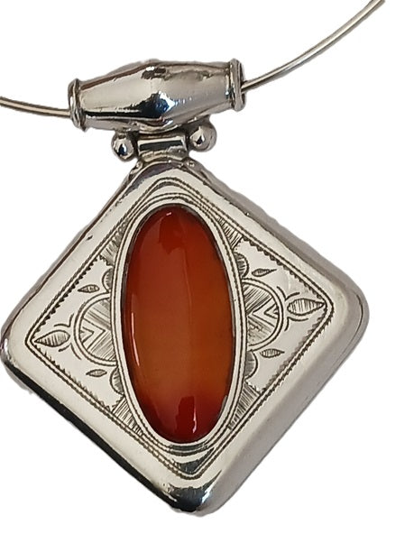 Tuareg necklace in silver and agate stone