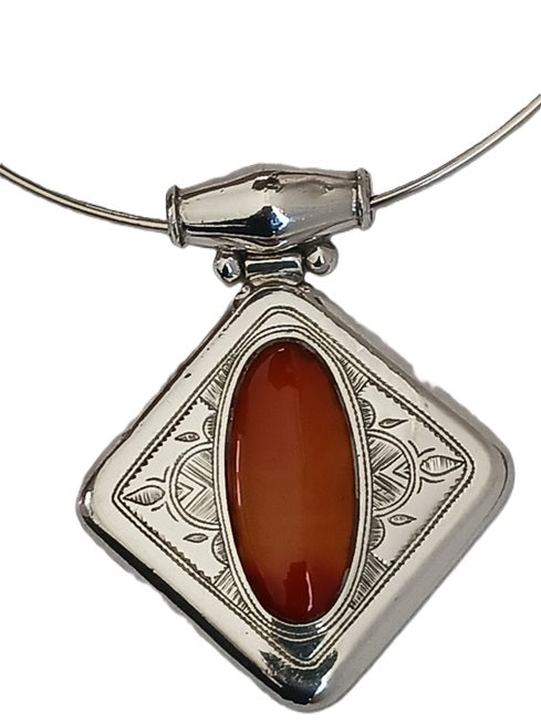 Tuareg necklace in silver and agate stone