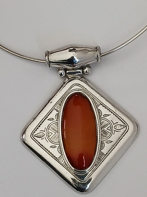 Tuareg necklace in silver and agate stone