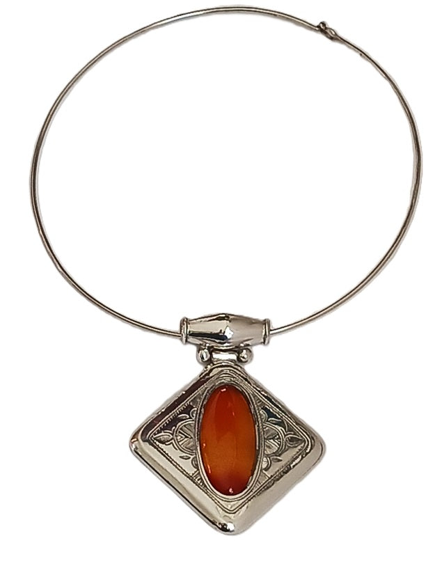 Tuareg necklace in silver and agate stone