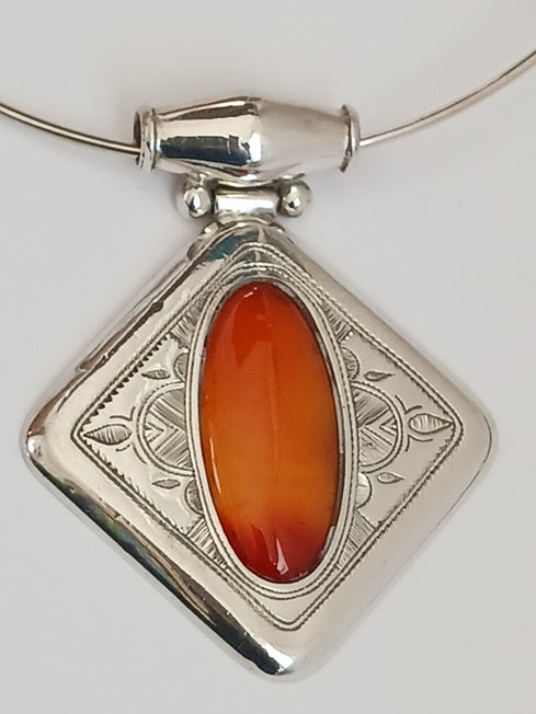 Tuareg necklace in silver and agate stone