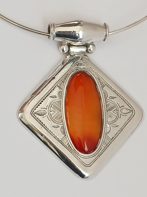 Tuareg necklace in silver and agate stone