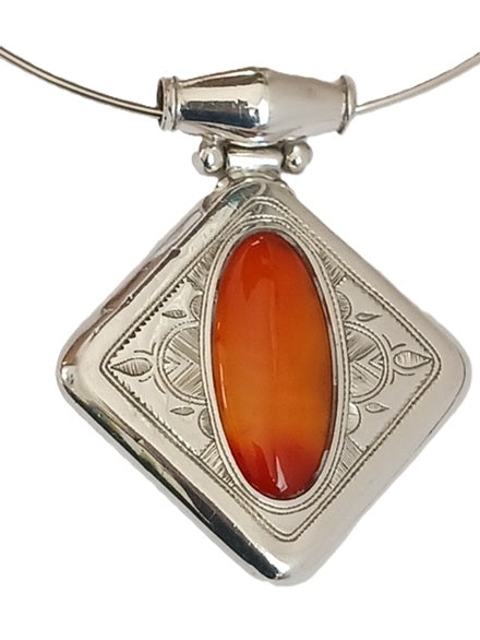 Tuareg necklace in silver and agate stone