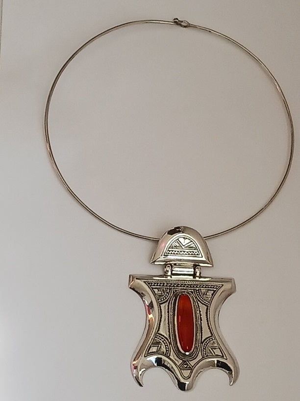 Tuareg necklace in silver and agate stone