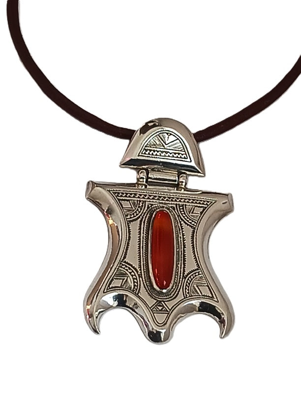 Tuareg necklace in silver and agate stone