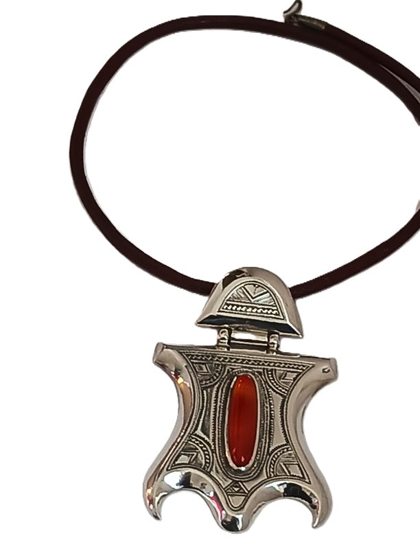 Tuareg necklace in silver and agate stone