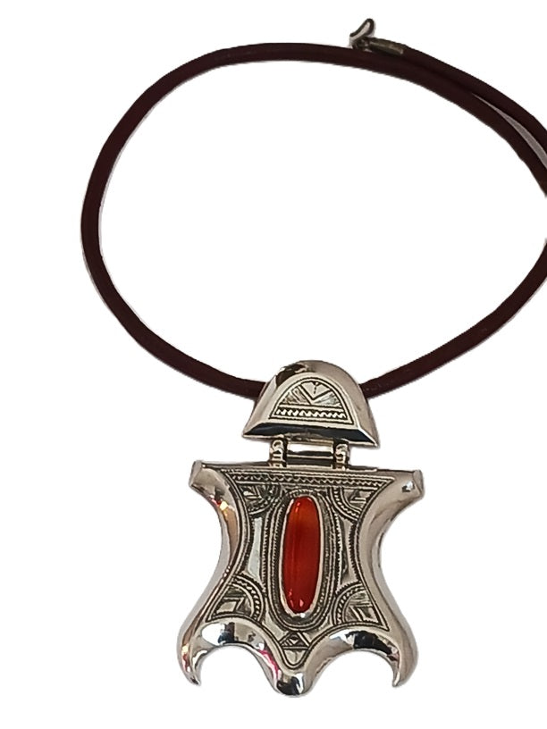 Tuareg necklace in silver and agate stone
