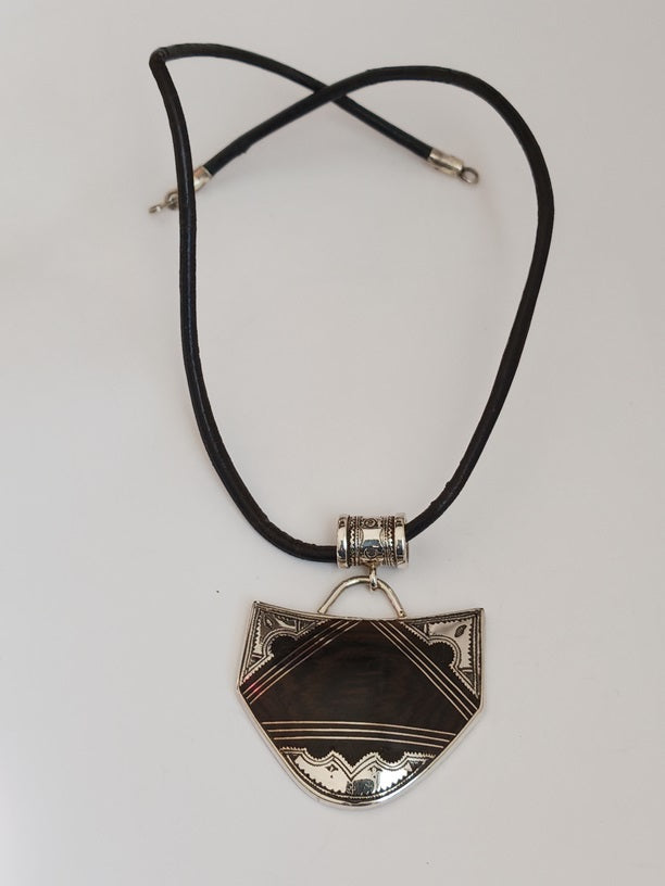 Collier touareg en argent et bois d'ébène