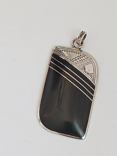 Pendentif touareg en argent et bois d'ébène