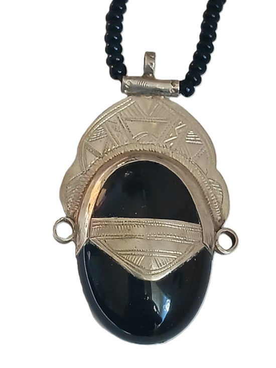 Tuareg necklace in silver and agate stone