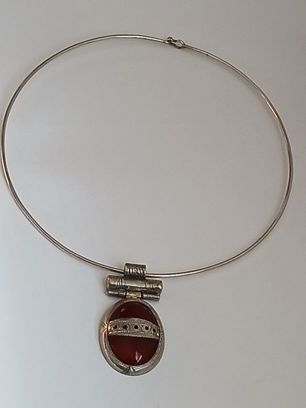Collier touareg en argent et pierre agate