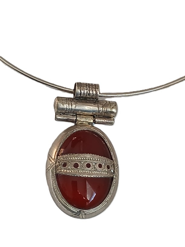 Collier touareg en argent et pierre agate
