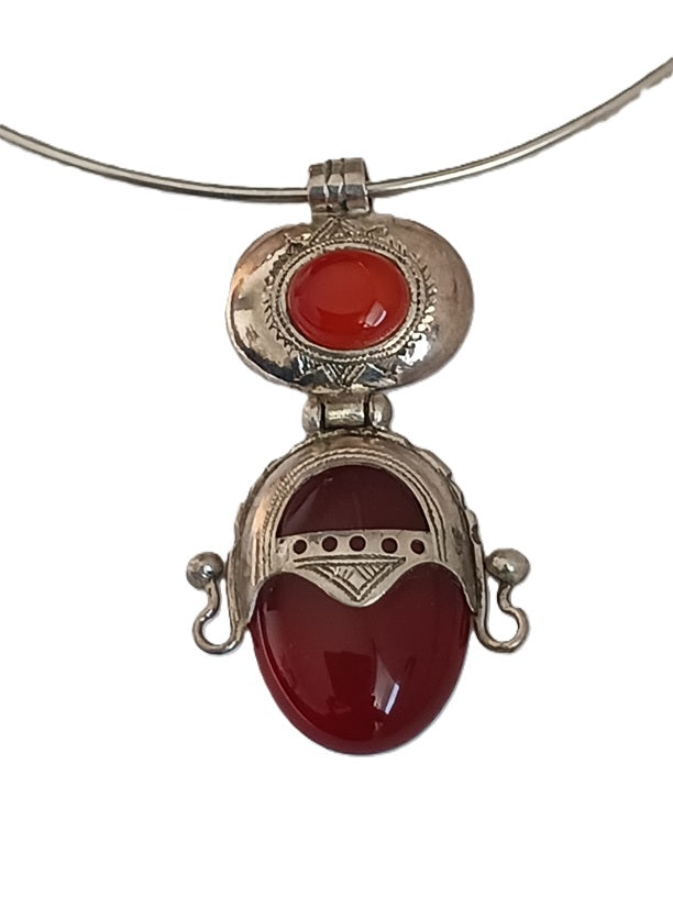 Collier touareg en argent et pierre agate