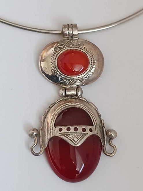Collier touareg en argent et pierre agate