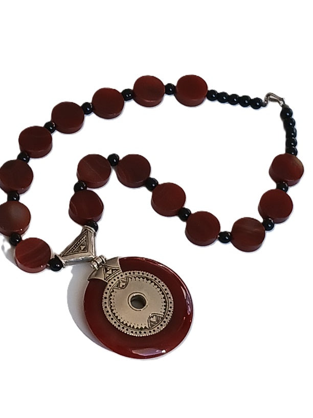Collier touareg en argent et pierre agate