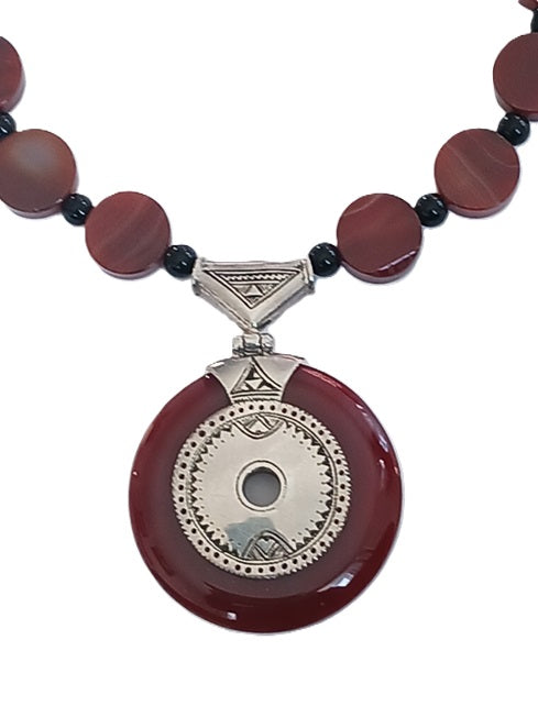 Collier touareg en argent et pierre agate