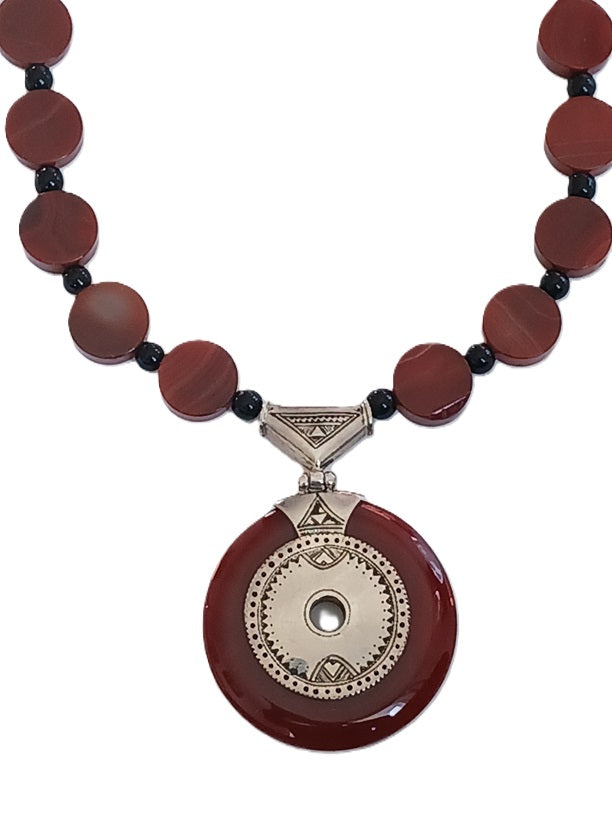 Collier touareg en argent et pierre agate
