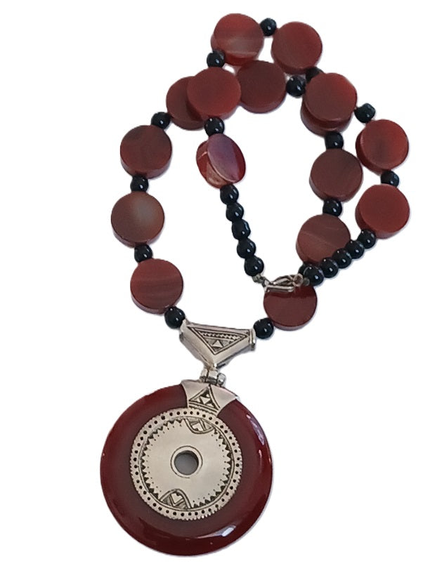 Collier touareg en argent et pierre agate
