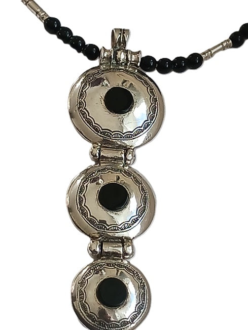 Collier touareg en argent orné de pierre agate