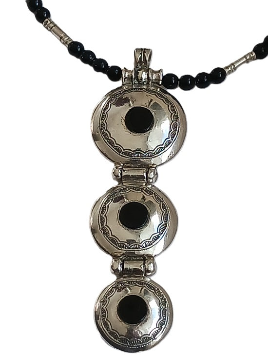 Collier touareg en argent orné de pierre agate