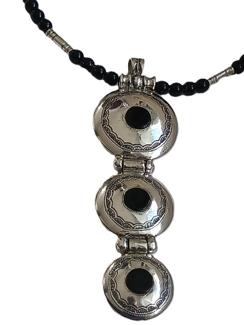 Collier touareg en argent orné de pierre agate